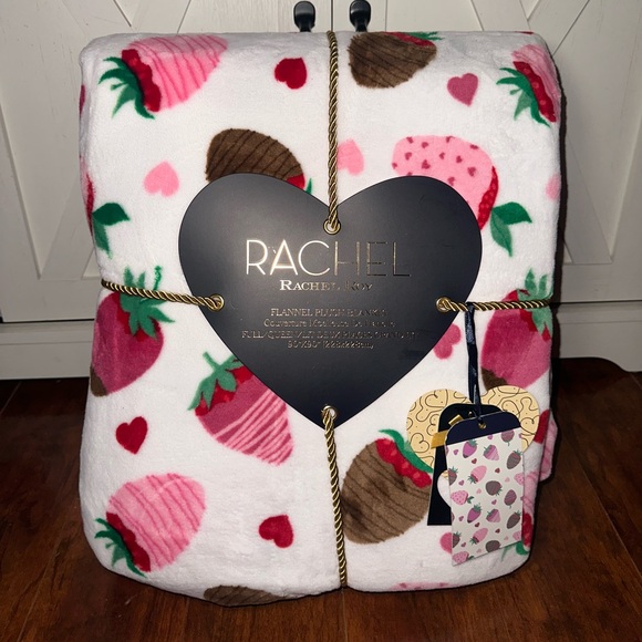Rachel Roy Chocolate Covered Strawberry Queen Plush Blanket - Picture 4 of 4